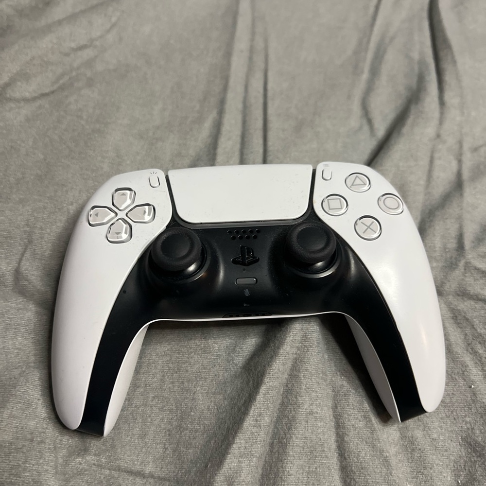 PS5 - Picture 3 of 4